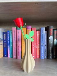 Jarrón con flor decorativa